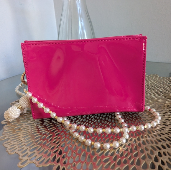 Yves Saint Laurent - Picture 9 of 14